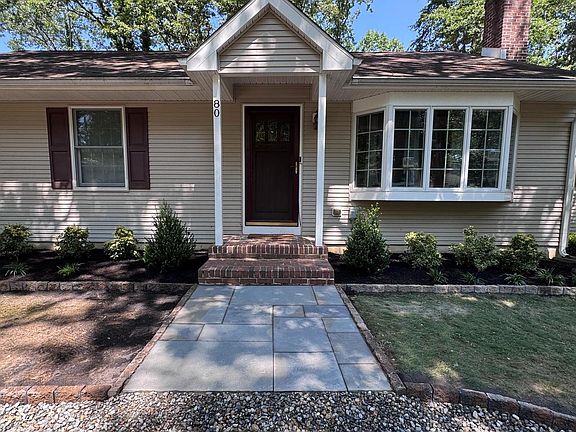 3rd image of 80 Manhasset Trl