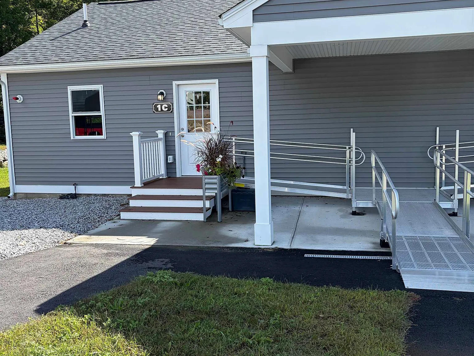 2 bed, 1.0 bath, 800 sqft, $2,700 — Photo 2