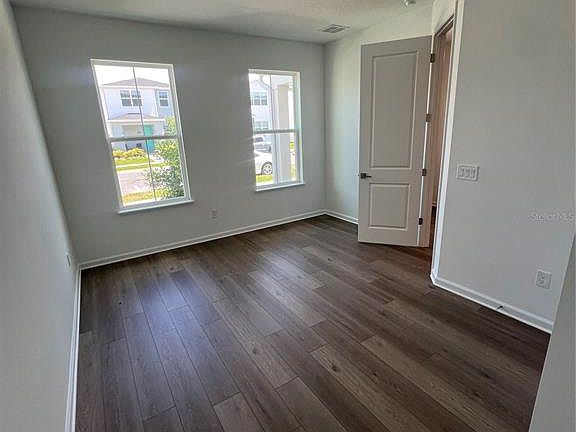4th image of 1872 Crowncrest Dr
