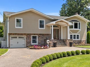 236 Windsor Ave, Brightwaters, NY 11718
