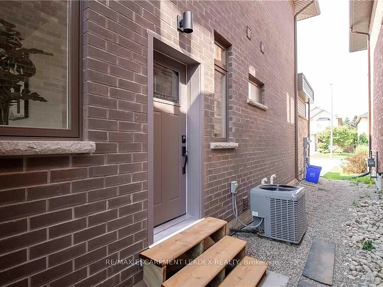 19 Secinaro Ave — Photo 38