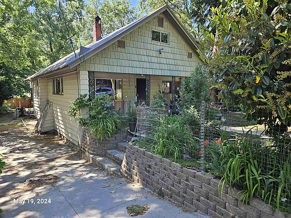 3rd image of 4805 Siskiyou Ave