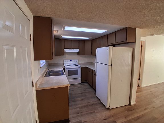 3rd image of 572 Dawn Ct APT 1