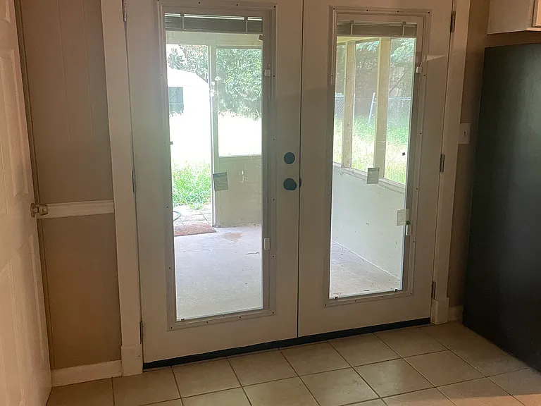 105 Valencia Cir — Photo 14