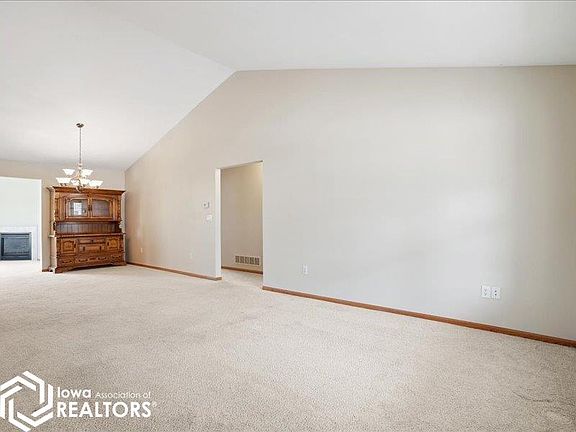 4th image of 2635 Mount Pleasant St Unit 102