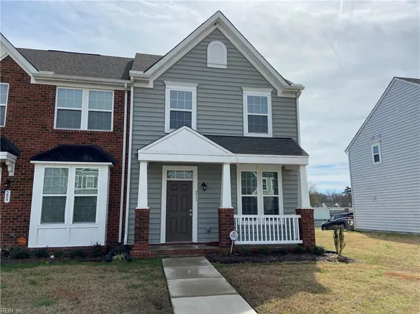 211 Goldenstar Ln, Portsmouth, VA 23701