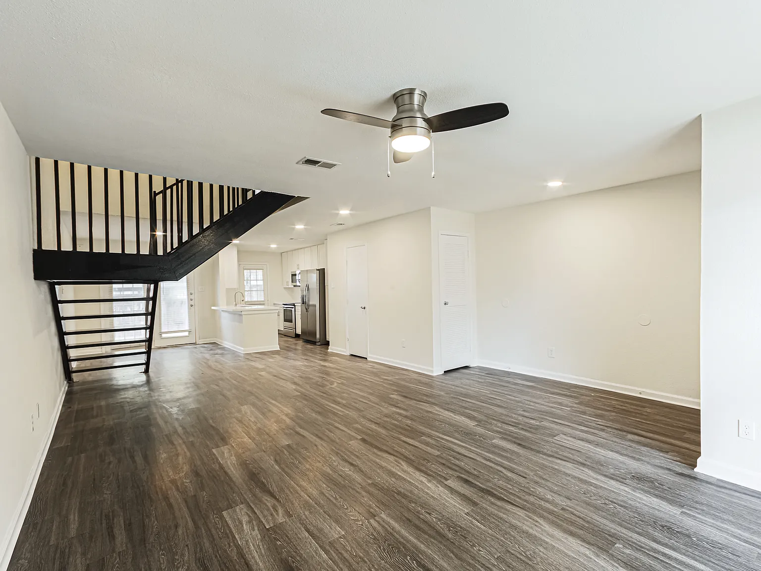 Roundhill Townhomes — Photo 2