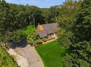 65 Fox Run Ln, Riverhead, NY 11901