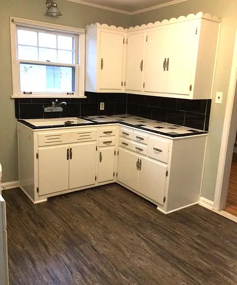 1204 N Drexel Ave — Photo 5