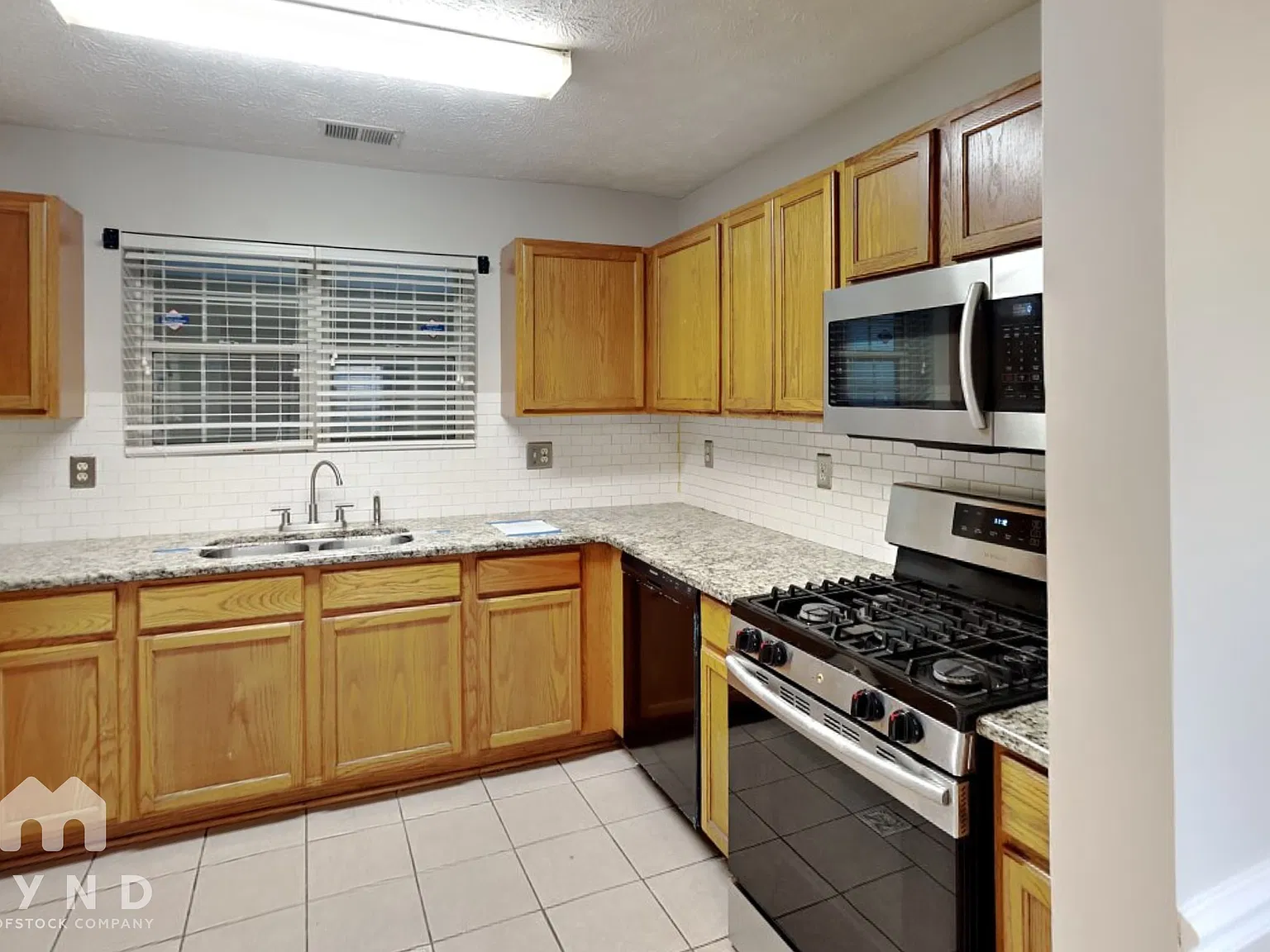 4 bed, 2.0 bath, 1382 sqft, $2,095 — Photo 4