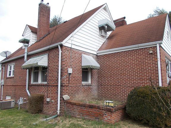 2nd image of 1212 W Winchester Ave