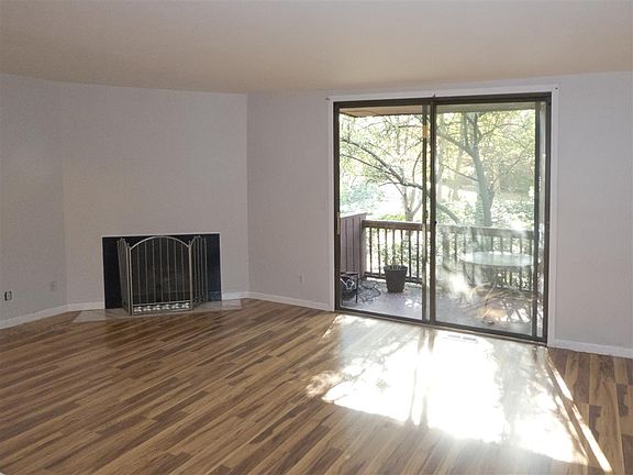 2nd image of 423 Egret Ln #423