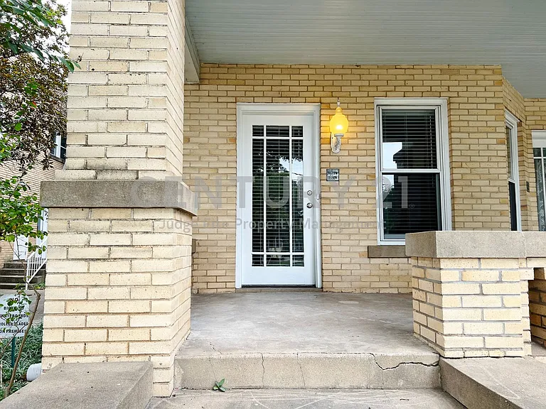 420 W Franklin St #4 — Photo 9