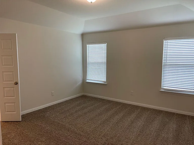 5405 Fairdale Dr — Photo 7