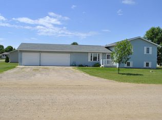 2015 11th Ave SW, Devils Lake, ND 58301