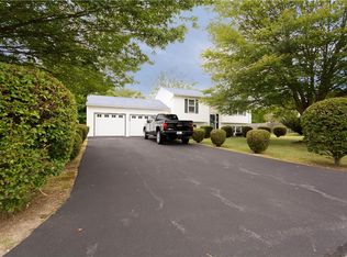 3 Sundown Ln, Middletown, RI 02842
