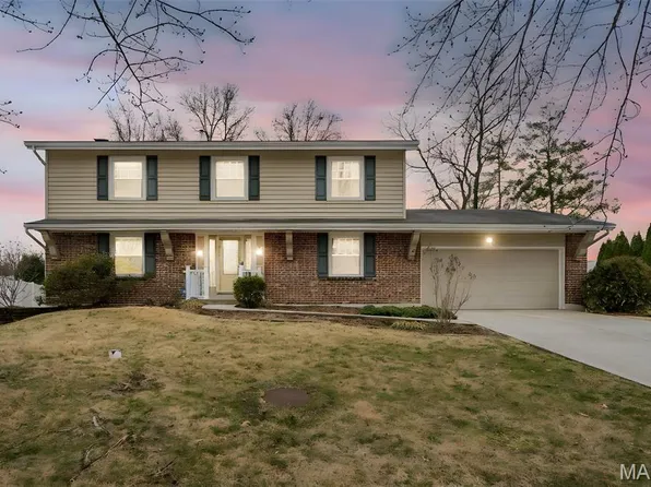 202 Wildbrier Dr, Ballwin, MO 63011