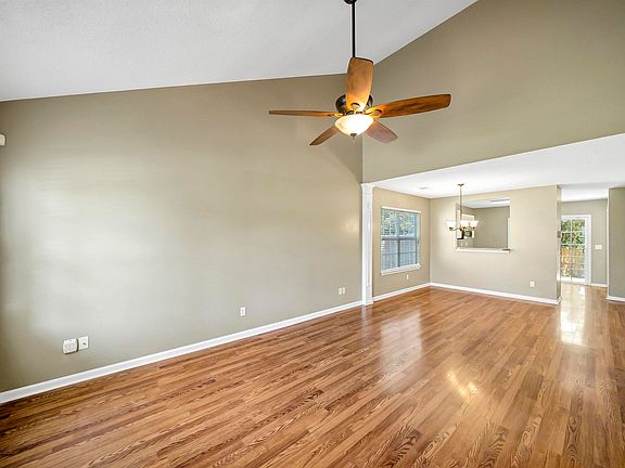 4th image of 135 Merowey Ct