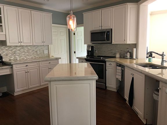 5th image of 2800 Shandy Ave