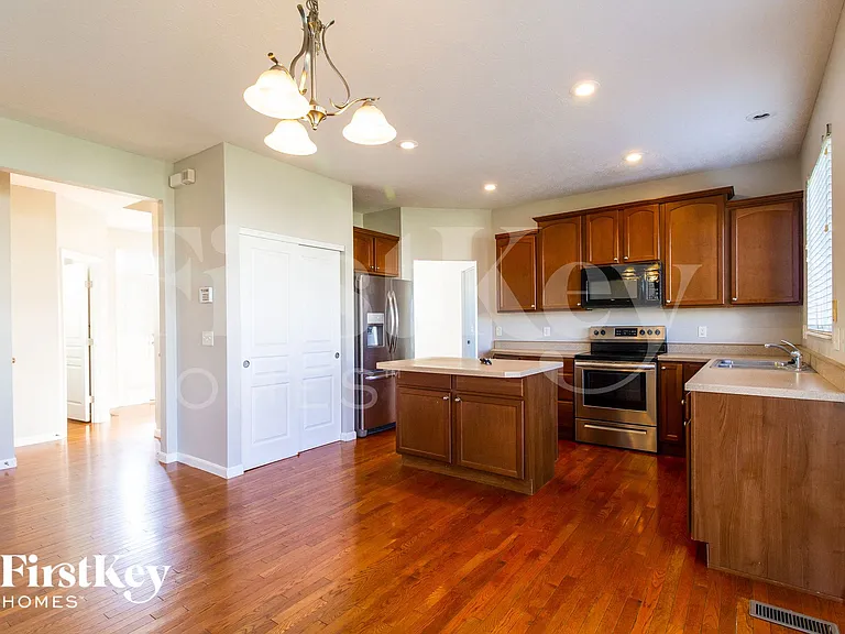 6626 Thistle Grv — Photo 6