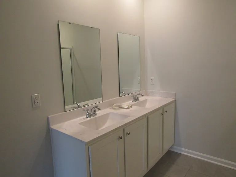 2165 Ainsley Dr — Photo 24