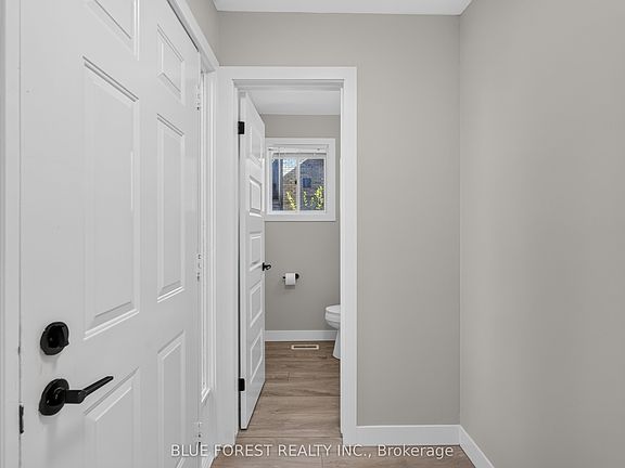 3rd image of 1048 Mahogany Rd