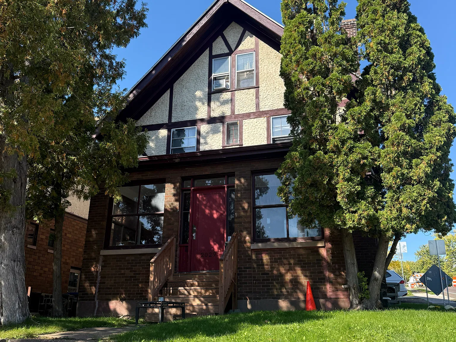 6 bed, $3,420 — Photo 1