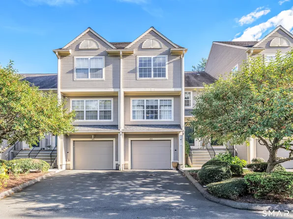 213 Algonquin Trail #213, Trumbull, CT 06611