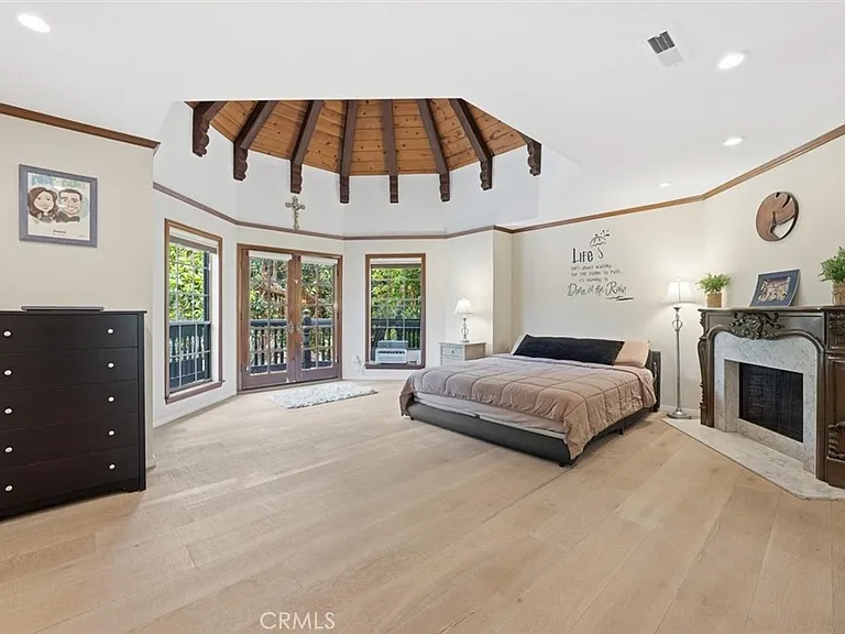 227 S Irena Ave — Photo 36