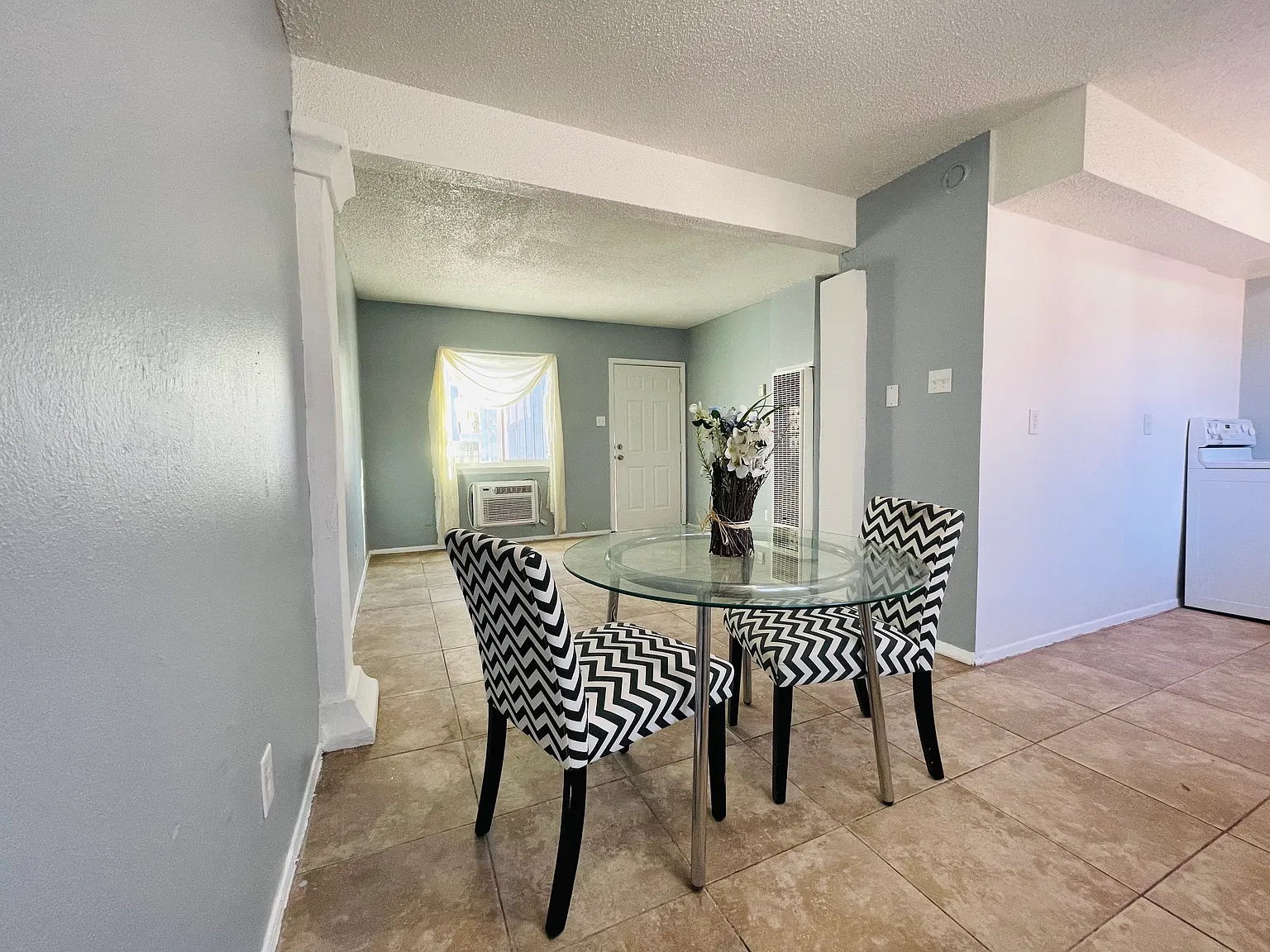 8921 Kenneth St — Photo 2