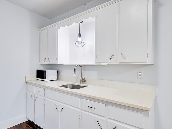 3rd image of 406 Voorhies St #B