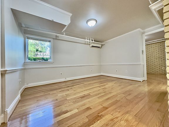 5th image of 915 Church St