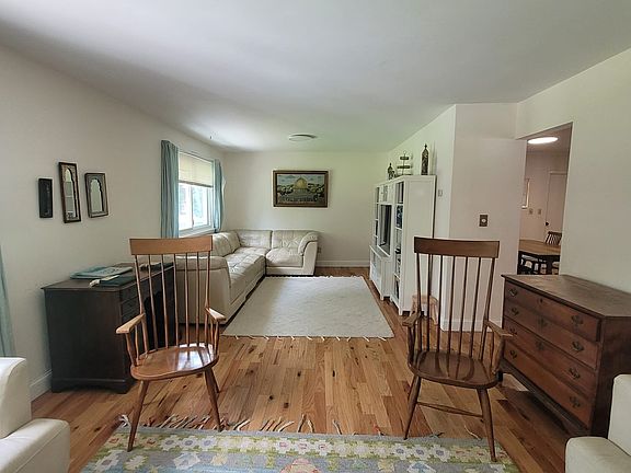 3rd image of 122 Fountain Ave