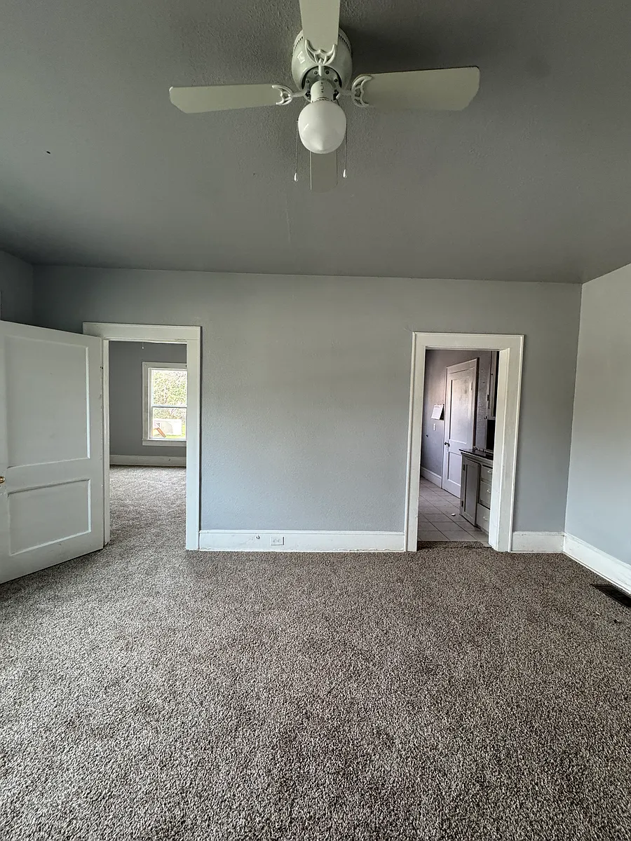 Building Photo - 502 W Parks Ave #C
