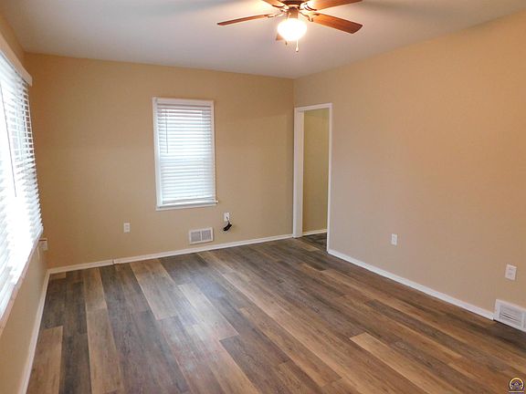 4th image of 2741 SE Iowa Ave
