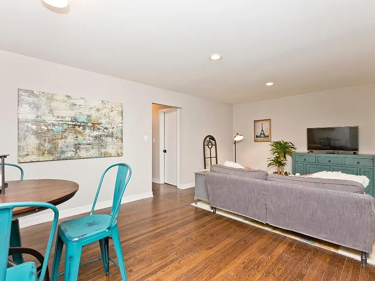 5538 N Sheridan Rd #202 — Photo 9