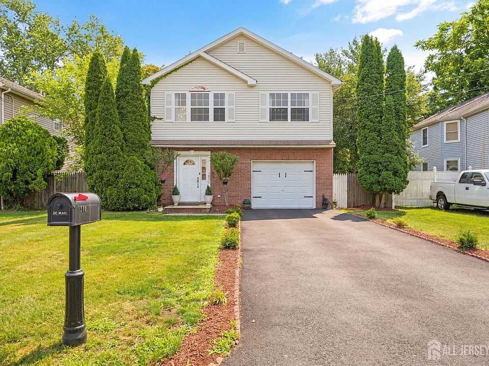 1st image of 2402 Hamlette Pl