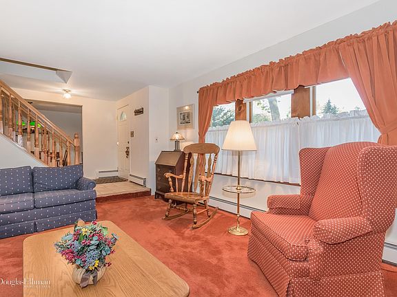 4th image of 41 Summercress Ln