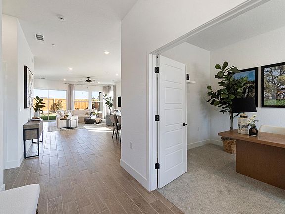 5th image of 2283 N Argyle Ave