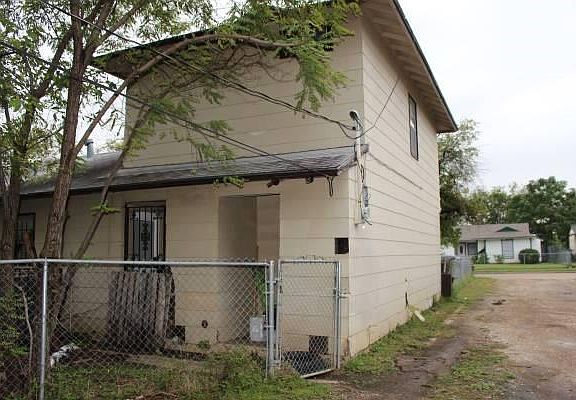 5th image of 933 Hoke Smith Dr