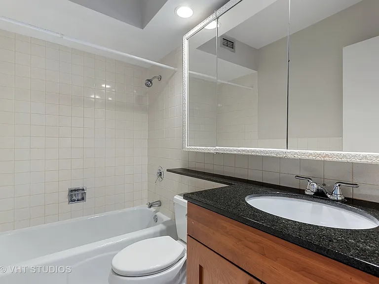 3033 N Sheridan Rd #408 — Photo 11