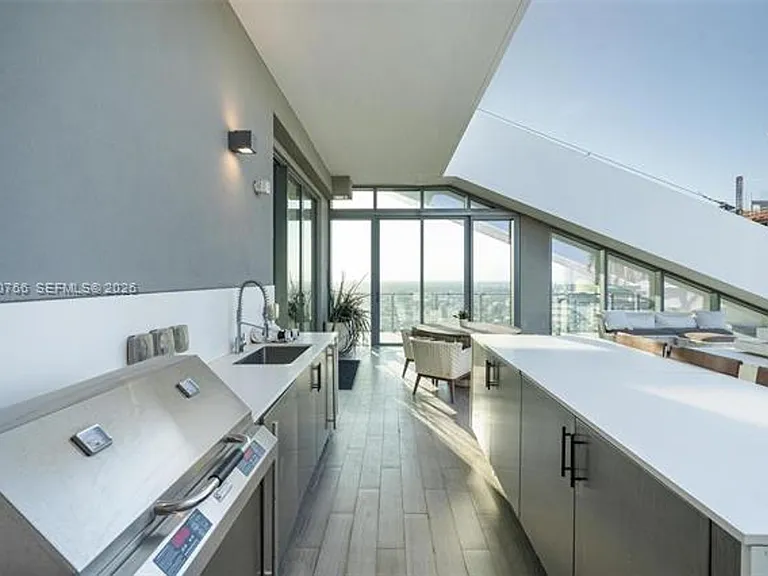 88 SW 7th St #4203 — Photo 17