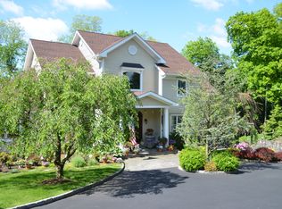 1 Little Pine Rd, Bedford Corners, NY 10549