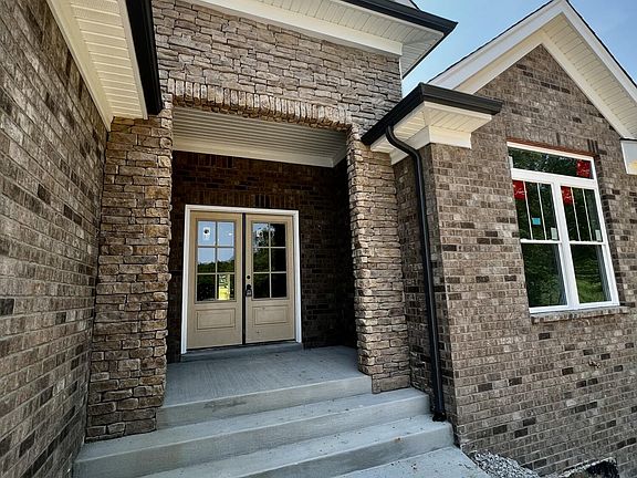 3rd image of 135 Crafton Dr
