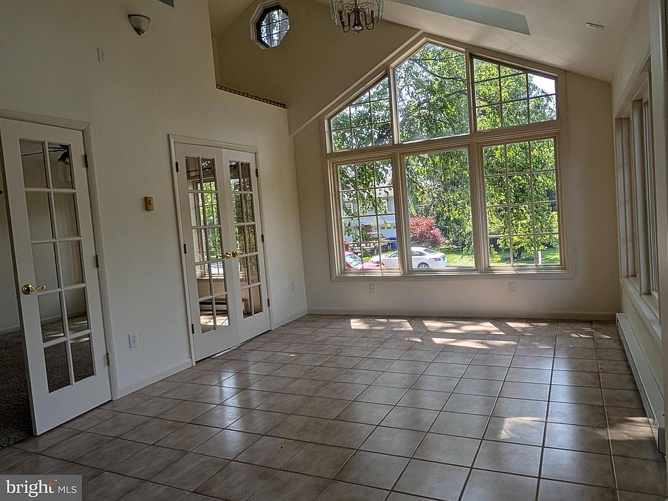 1st image of 413 Jennifer Dr