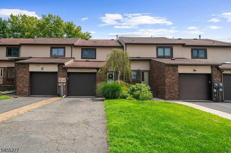 1st image of 35 Chelsea Cir
