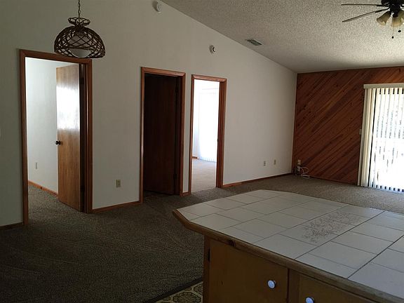 2nd image of 215 9th St #B