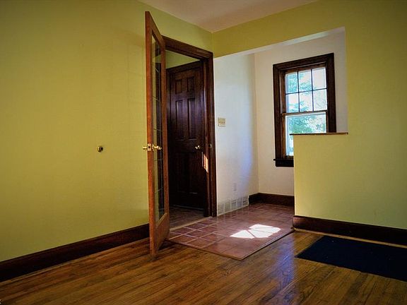 5th image of 311 E 195th St