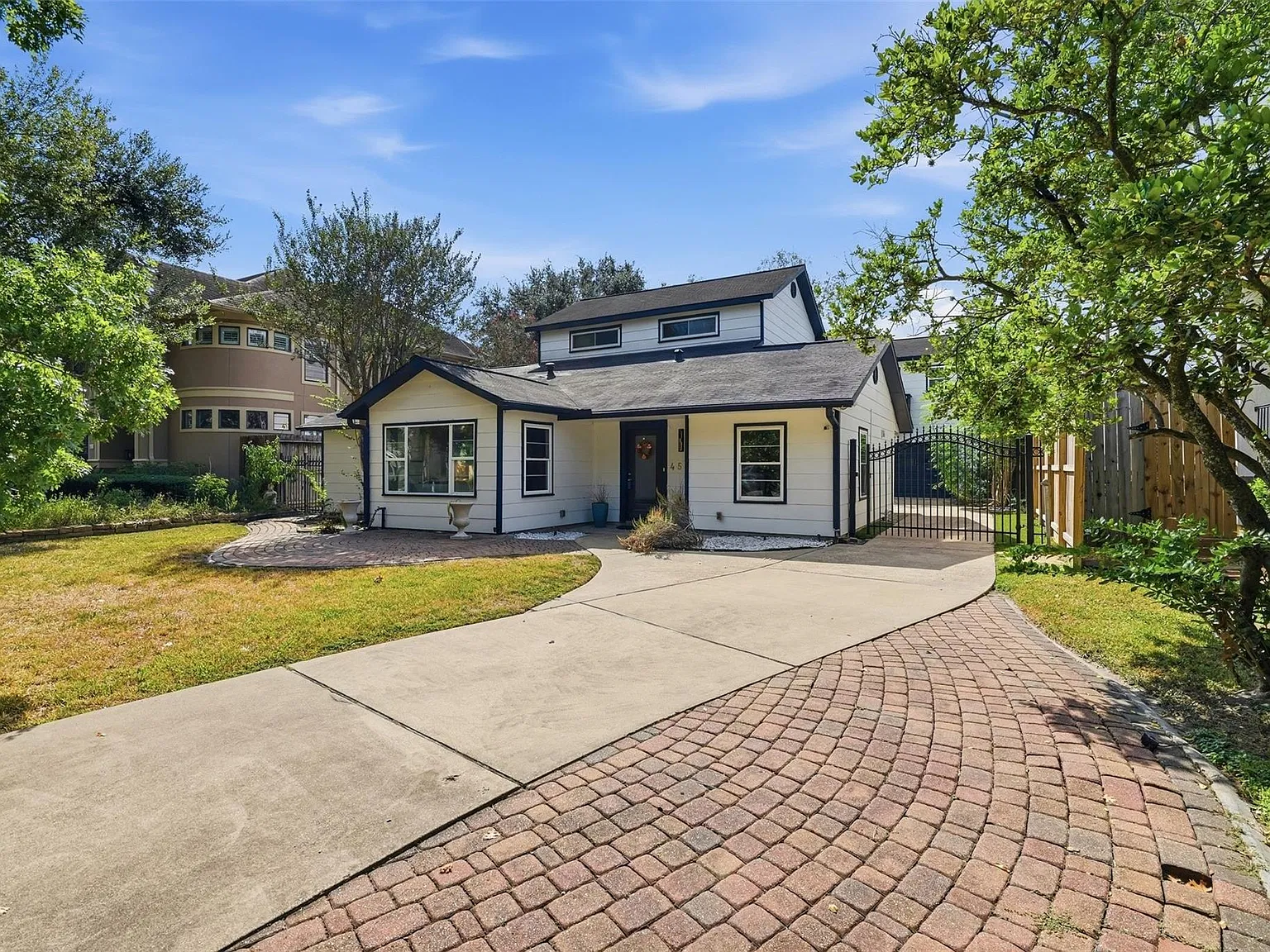 4 bed, 3.0 bath, 2920 sqft, $3,700 — Photo 2