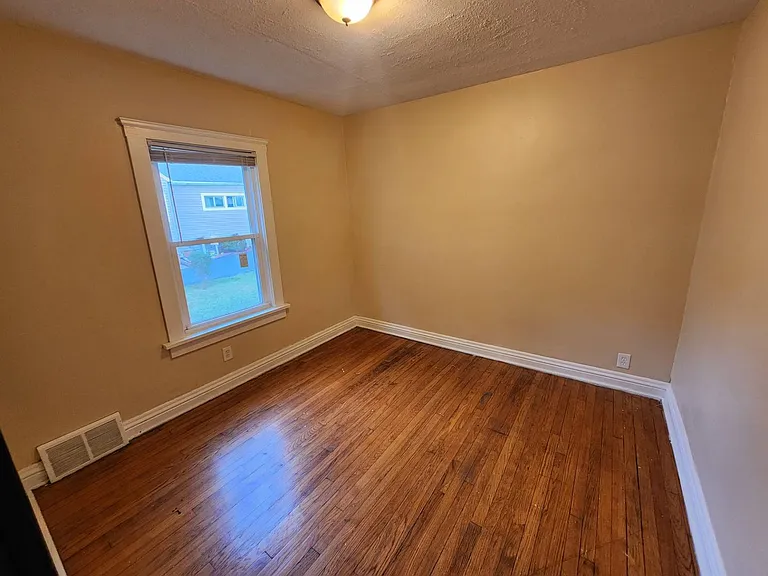 106 W Grace St — Photo 10